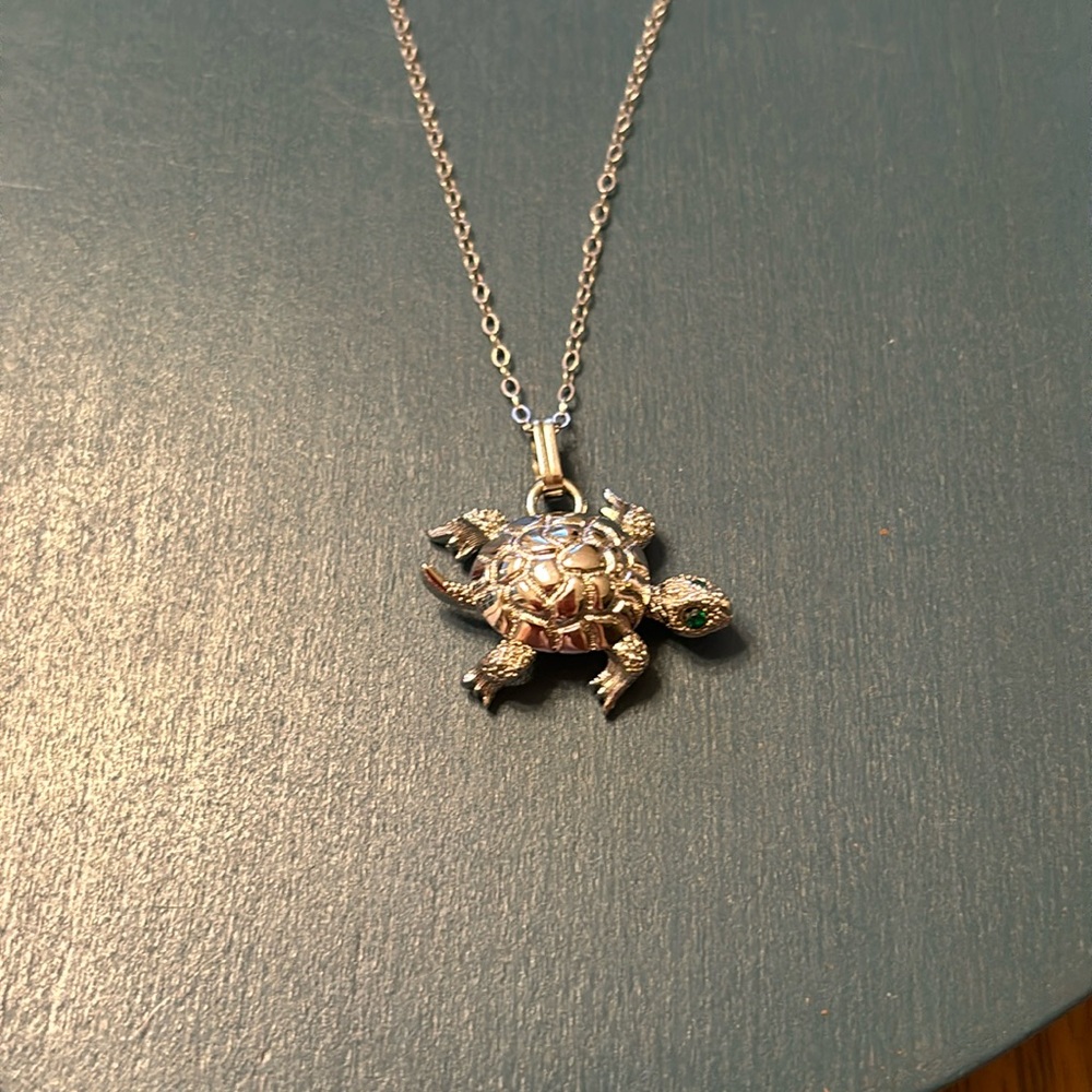Silver tone Turtle Green Eyed Charm & 16” 925 Sterling Silver Chain